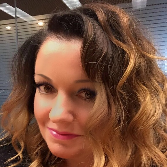 Meet your Posher, Monika ❤️💛💚 Posh Ambassador - Picture 8 of 11